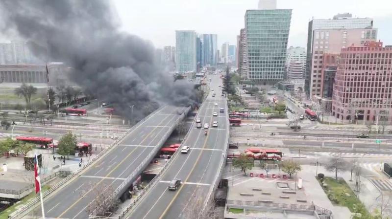 Vista aérea del incendio en el Metro