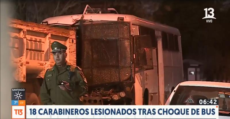Lo Espejo: 18 carabineros lesionados tras choque de bus con tolva de camión