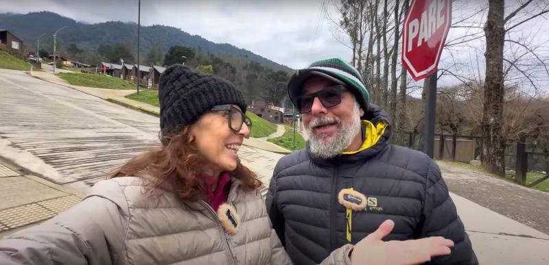 “Nómades Sobre Ruedas” tuvieron un cálido recibimiento de dos carabineros en lago Riñihue