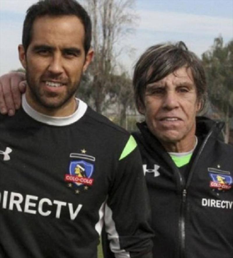 Julio Rodríguez junto a Claudio Bravo. Crédito: Colo Colo.