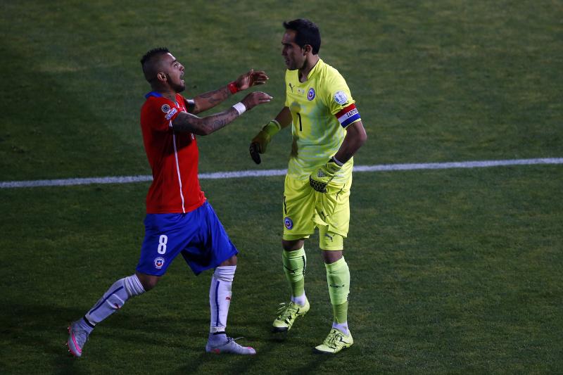 Claudio Bravo respondió al mensaje de Arturo Vidal - Crédito: Photosport