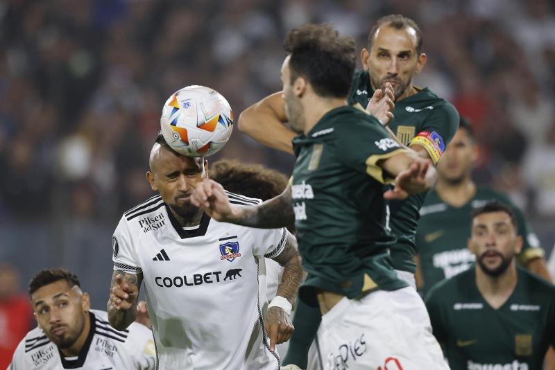 Photosport - Arturo Vidal cabeceando un balón. ¿Qué tan grave puede llegar a ser un pelotazo en la cabeza?