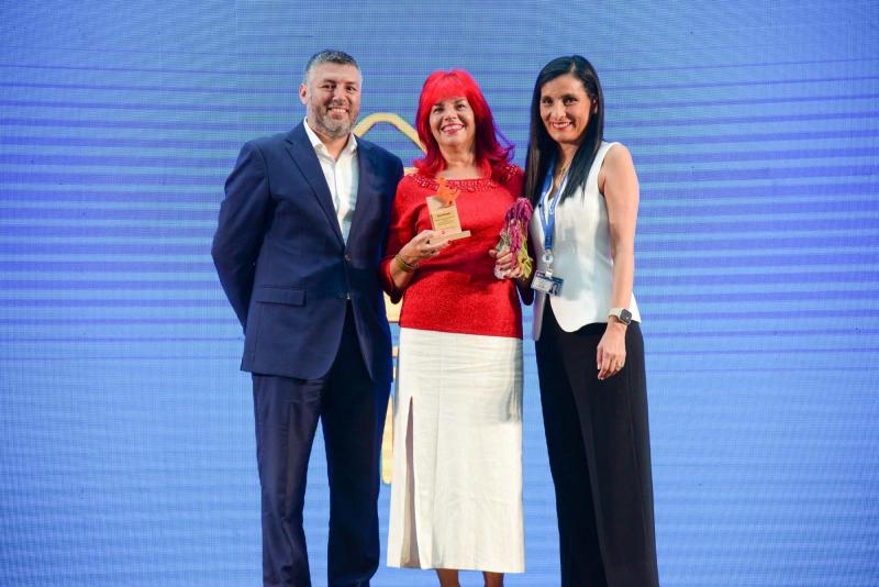 Cristina Pizarro, propietaria de Amaranto, Emilio Vélez, gerente de Empresas de Menor Tamaño, y Soledad Ovando, gerenta general de Créditos, ambos de BancoEstado.