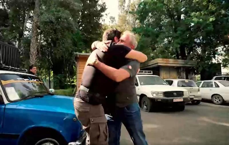 Canal 13 - El abrazo de Saavedra y Toni Espadas en 'Socios por el Mundo 3'