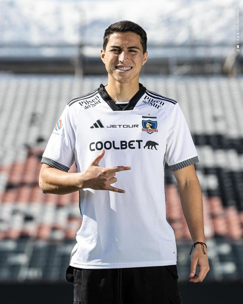 Jonathan Villagra fue presentado como jugador de Colo Colo - Créditos: Prensa Colo Colo