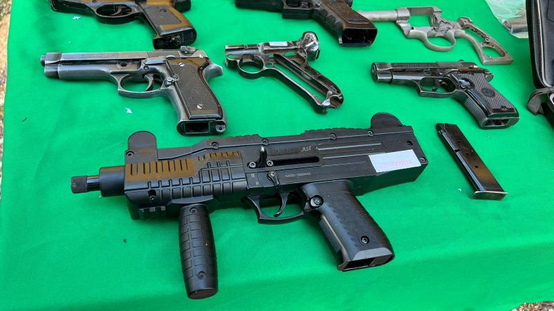 Desbaratan banda con auténtico arsenal de armas en la Región Metropolitana