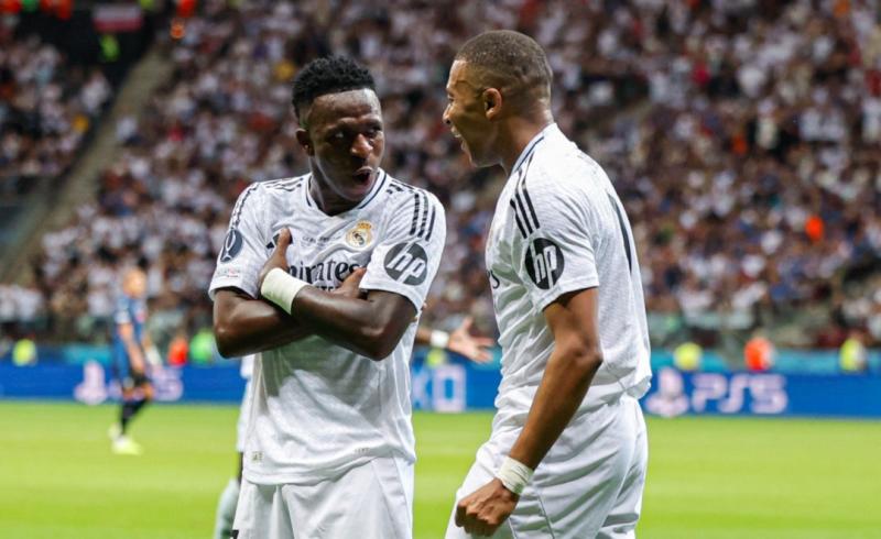 Kylian Mbappé debutó anotando un gol y levantando su primer título en Real Madrid - Crédito: X @realmadrid