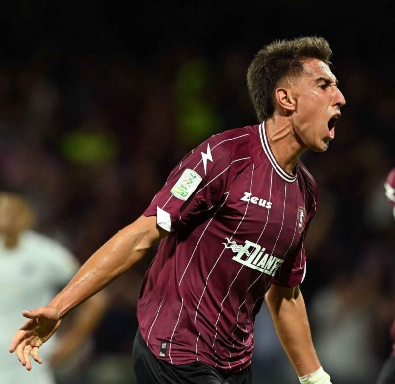 Diego Valencia anotó en la Serie B de Italia - Crédito: Instagram @ussalernitana1919official