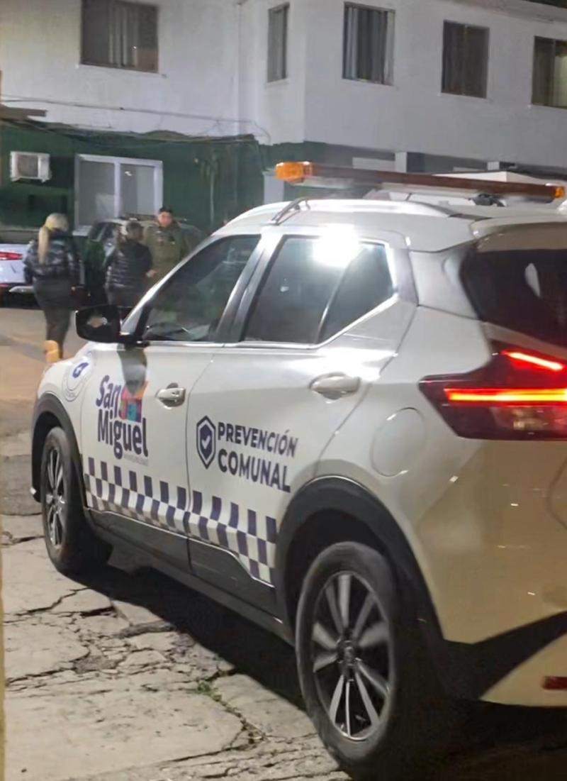 Menor fue abandonado en otra comuna: Asaltantes roban vehículo con lactante en el interior en San Miguel