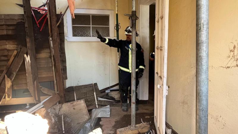 Bomberos - Colapso de vivienda en cerro Barón