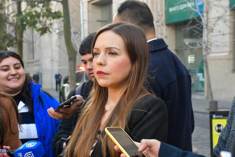 Agencia Uno - Diputada RN Camila Flores