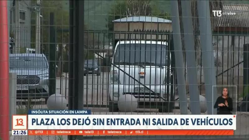 Familia encerrada en Lampa