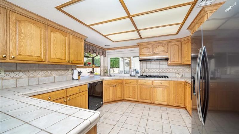 Ponen en venta la casa donde se grabó 'Poltergeist' - Zillow