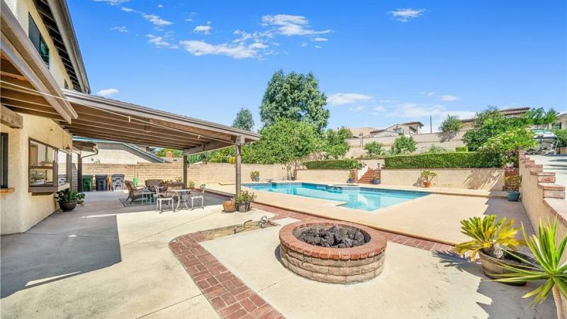 Ponen en venta la casa donde se grabó 'Poltergeist' - Zillow