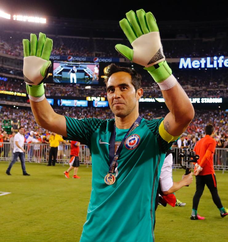 Claudio Bravo se retira del futbol profesional - Instagram @claudiobravo1