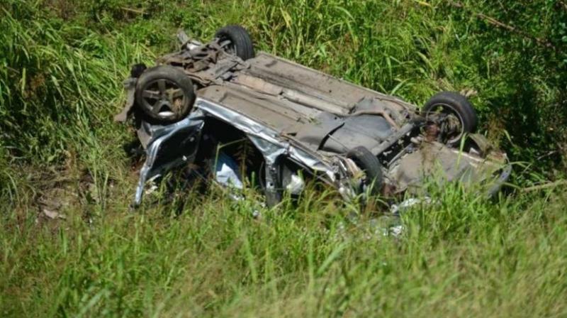 Redes sociales - vehículo desbarrancado