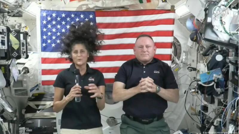 DW - Astronauta varado se ve obligado a dormir en saco de dormir