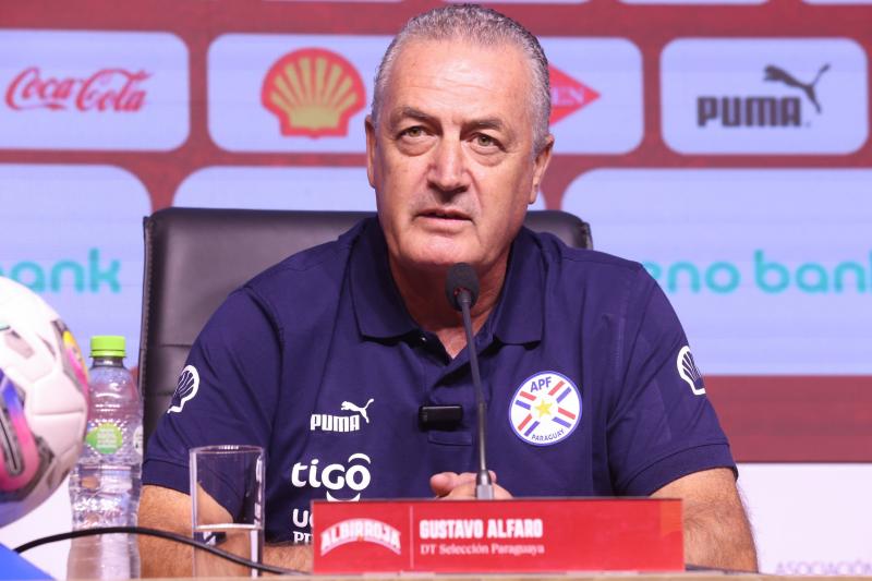 Gustavo Alfaro fue presentado como el nuevo DT de la Selección de Paraguay - Créditos: @Albirroja