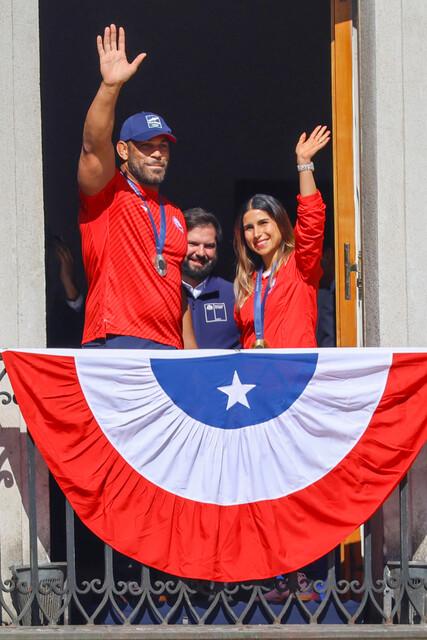Aton - Yasmani Acosta y Francisca Crovetto en La Moneda