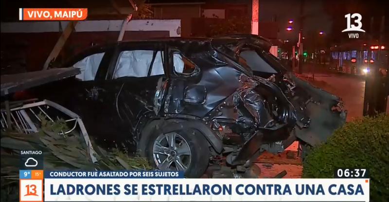 Auto robado terminó incrustado en una casa en Maipú