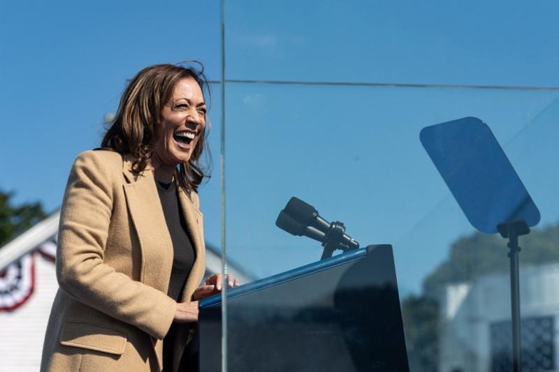 Putin dice que "apoya" a Kamala Harris en la presidencial de EEUU