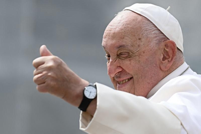 El papa Francisco cancela sus audiencias del lunes debido a una "gripe leve"