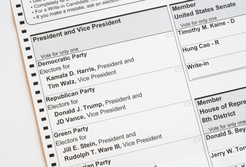 Trump insta a una represión policial "violenta"; Harris defiende una reforma migratoria en EEUU