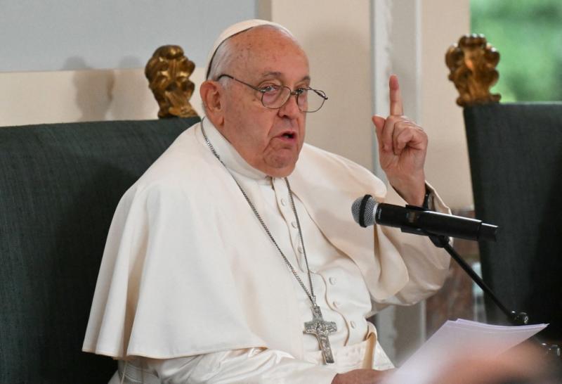 Papa Francisco afirma que la Iglesia debe pedir "perdón" por agresiones sexuales a menores