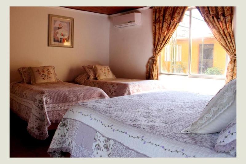 Booking - Hostal de Santa Cruz