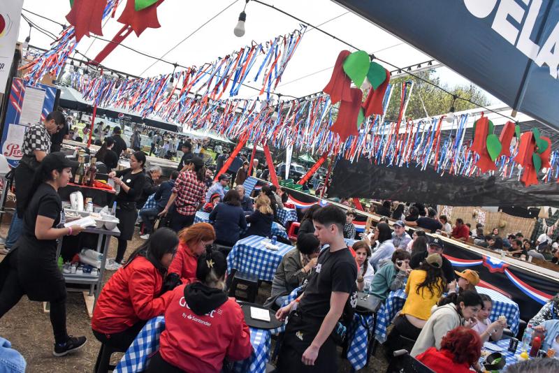 Agencia Uno - Temperaturas en baja y posible lluvia: Lo que podemos esperar del tiempo para las Fiestas Patrias en la región Metropolitana