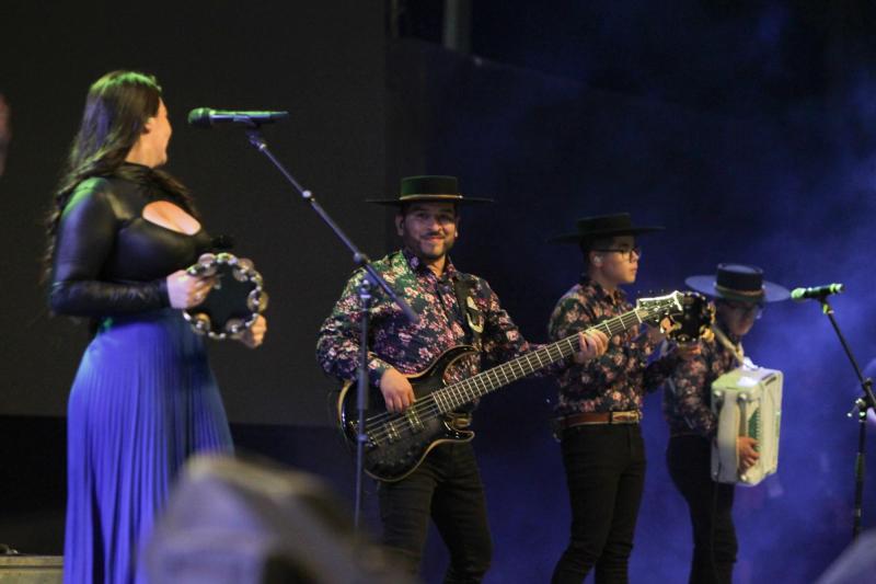 La cueca se toma Spotify y "A tu lado" de Entremares lidera el TOP 50 Chile