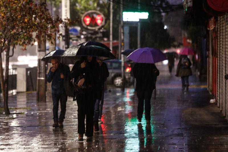 Agencia Uno - Agencia Uno - Pronostican lluvias por sistema frontal por río atmosférico categoría 2: ¿Qué zonas del país serán afectadas?