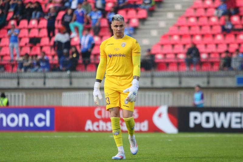 Le amputaron un pie: Futbolista Cristóbal Campos grave tras volcar en Ruta 78