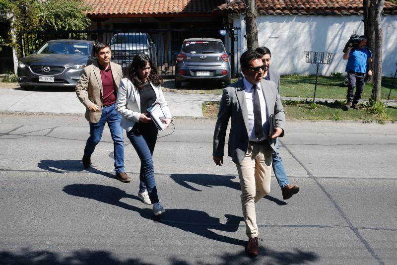 Agencia Uno - Personal del OS7 llega a casa de Ángela Vivanco