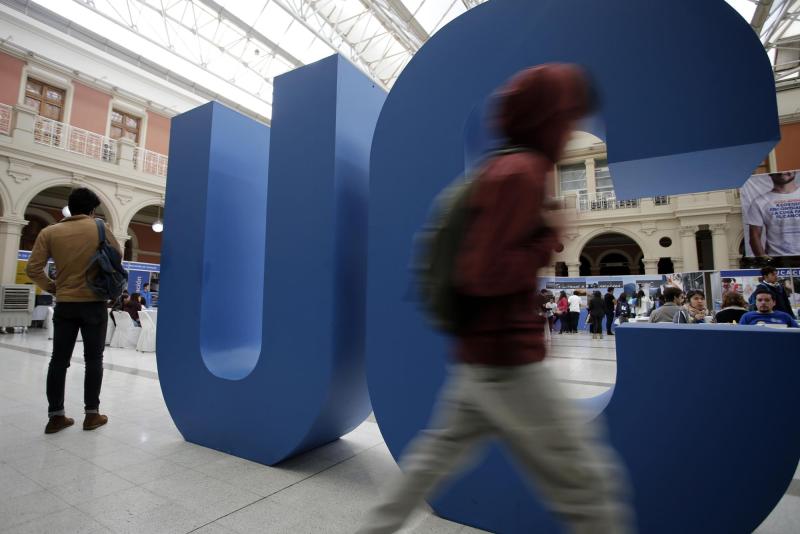 Aton - Abogado inicia juicio contra la Universidad Católica