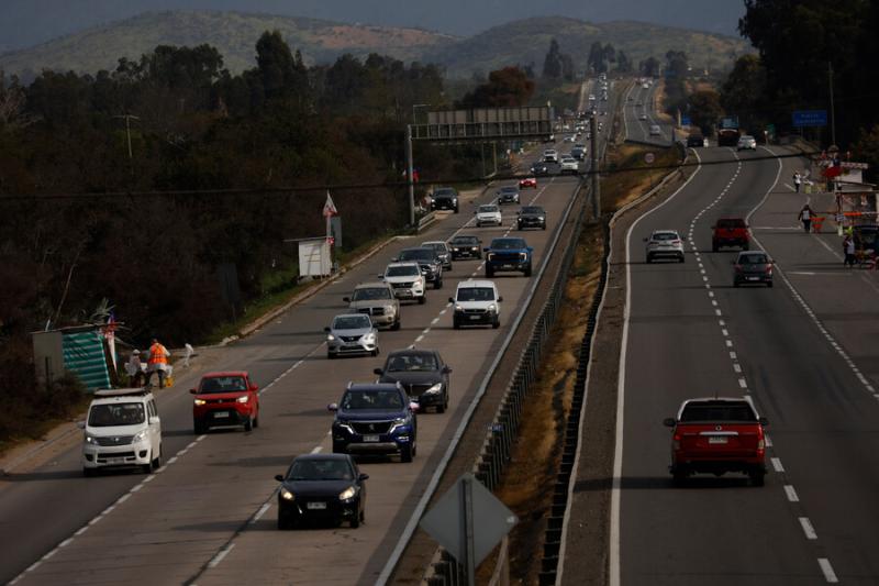Autos salen de la RM por las Fiestas Patrias