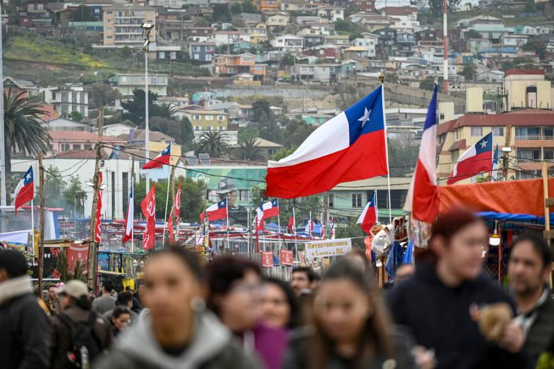 Fiestas Patrias: Fondas en parque Alejo Barrios de Valparaiso - ATON