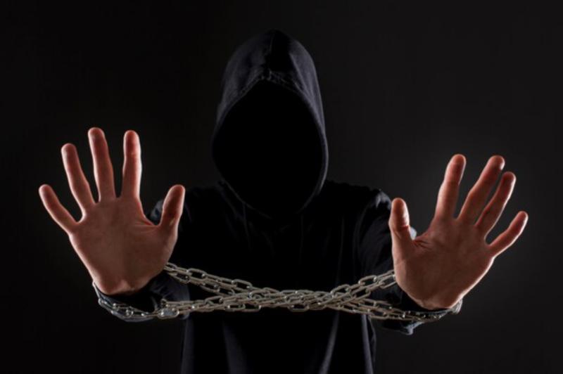 Secuestran a joven desde su casa en Coronel: cuatro detenidos