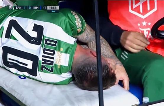 Así retiraron a Damián Kitu Díaz de la cancha tras grave lesión - Créditos: Captura ESPN