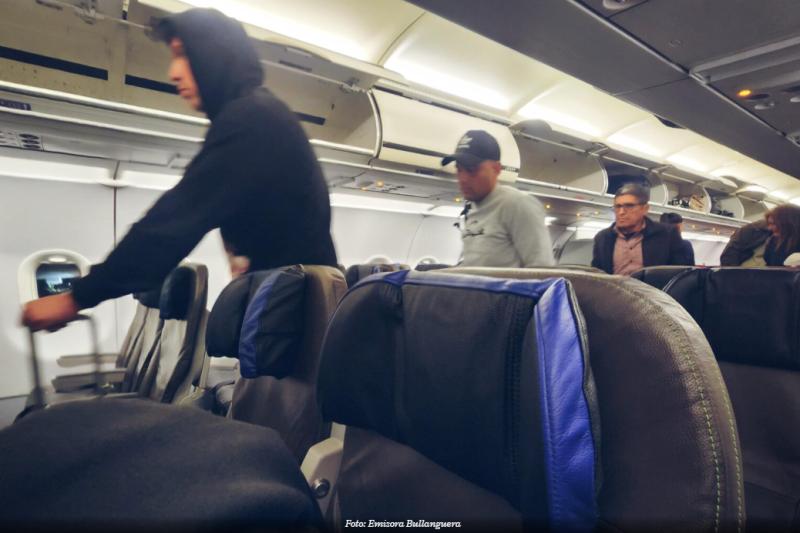 Brayan Cortés sufrió incómodo momento por hinchas de la U - Créditos: Emisora Bullanguera