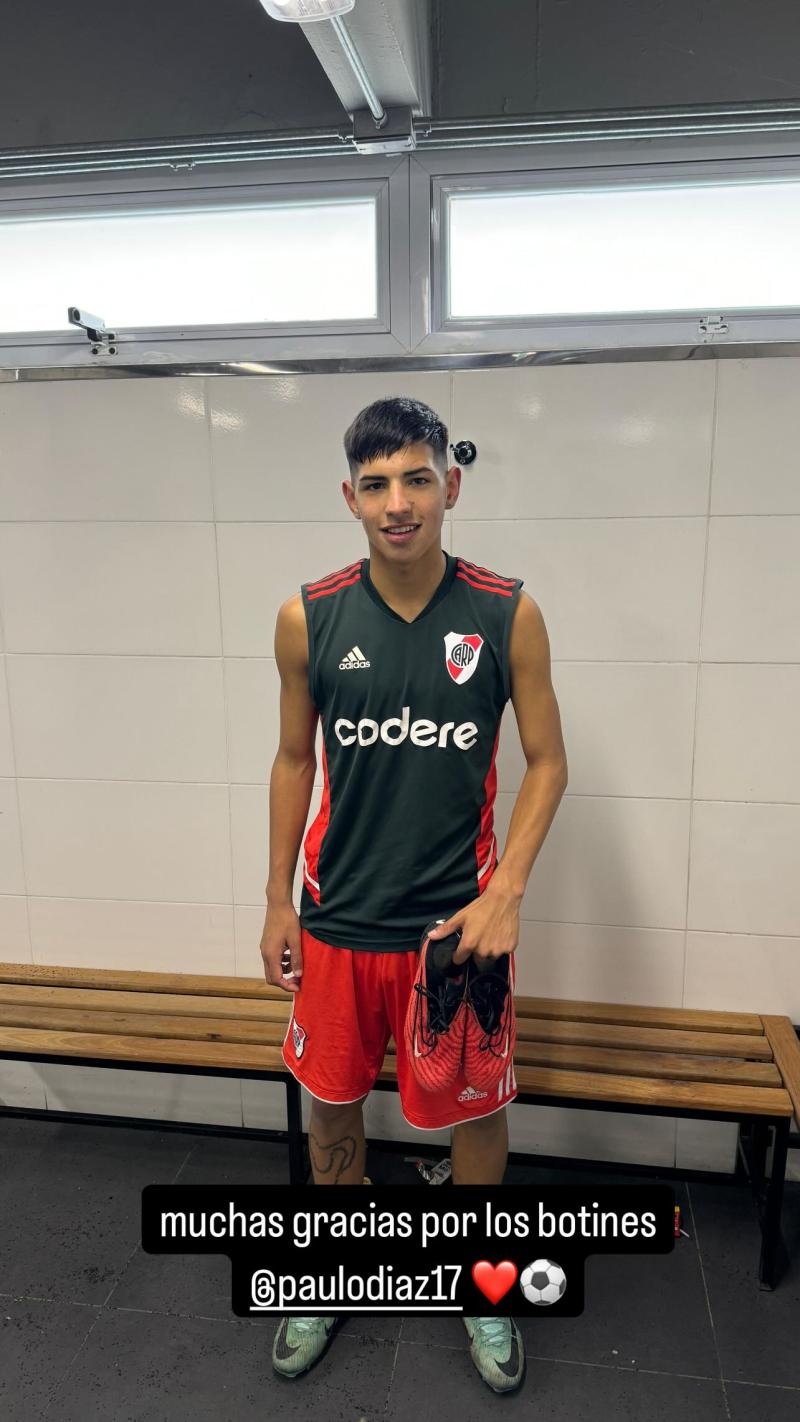 Juvenil de River Plate agradeció el regalo de Paulo Díaz - Créditos: @benjarodriguez25_