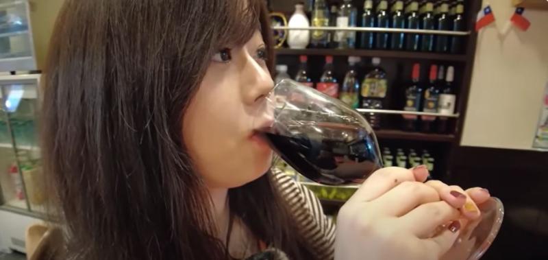 Captura - Japonesa degustó el vino chileno