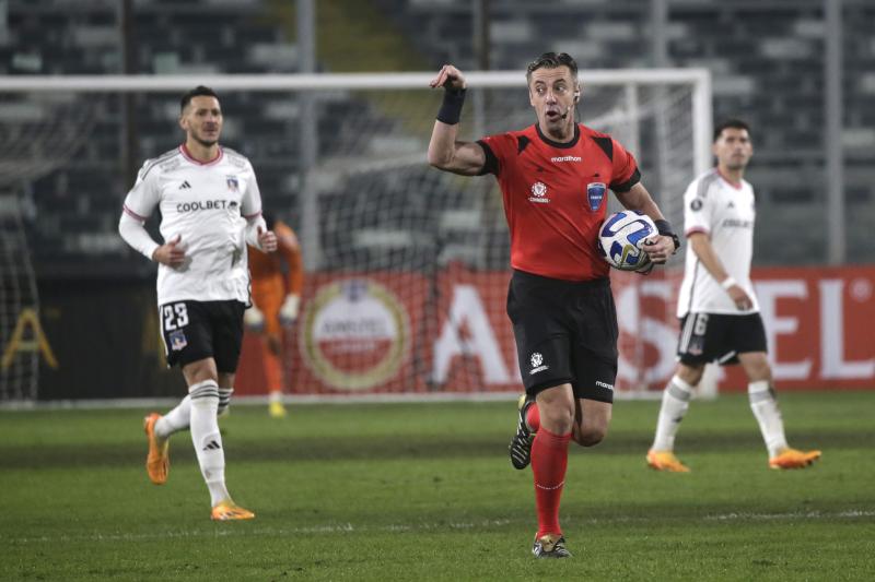 Raphael Claus será el árbitro de la ida entre Colo Colo y River Plate - Crédito: Photosport