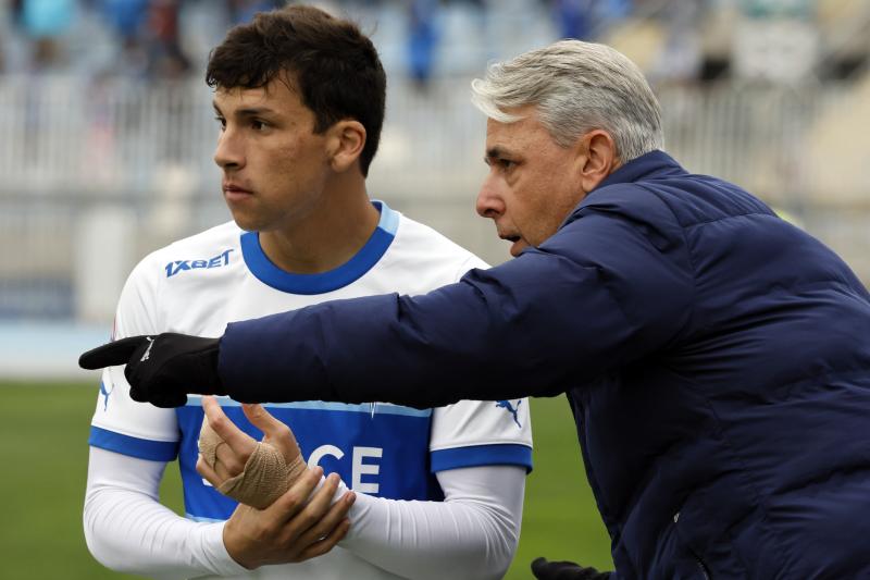 El entrenador de la UC, Tiago Nunes, podría dirigir a Perú - Crédito: Photosport