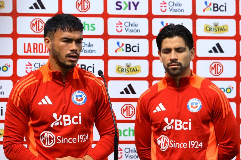 Gabriel Suazo y Víctor Dávila previo al partido ante Bolivia por Eliminatorias - Crédito: Photosport