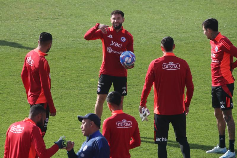 La Roja entrenando antes del duelo con Bolivia - Créditos: Photosport
