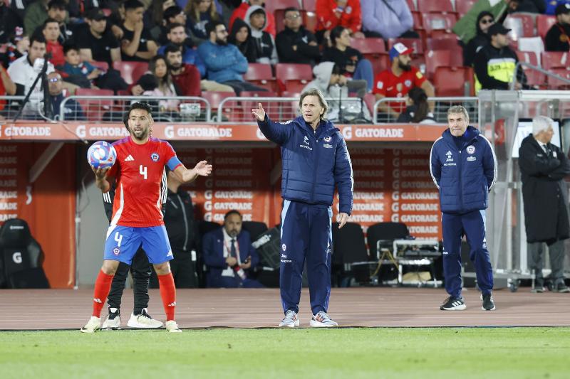 Ricardo Gareca se llevó casi todas las críticas tras la derrota de la Roja - Créditos: Photosport