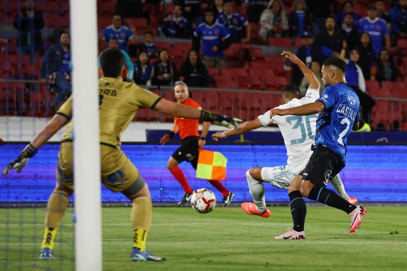 El polémico penal en favor de U de Chile - Crédito: Photosport