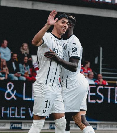 Darío Osorio fue expulsado ante Randers - Crédito: Instagram @fcmidtjylland