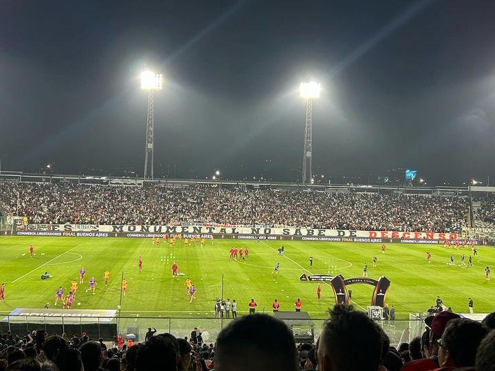 El lienzo del estadio Monumental en Colo Colo. Crédito: Deportes 13.